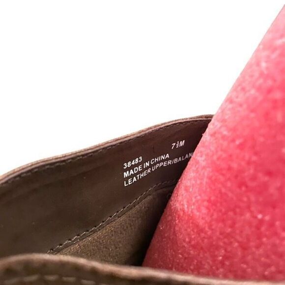 Clarks Womens Brown Two Tone Leather Tall Boots 7.5M Bronze Accent 1.75” Heel - Picture 6 of 8